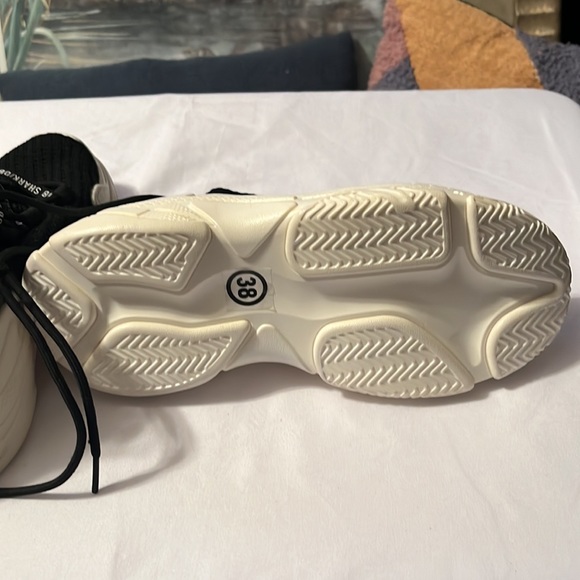 DB Shark/DB Sneakers! - Picture 5 of 6